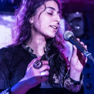 maeri arooj aftab mp3 maeri arooj aftab mp3
